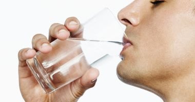 ليس رقما ثابتا.. ما كمية الماء التي تحتاجها فى الطقس الحار؟