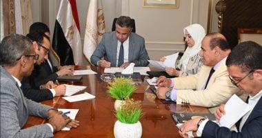 وزير التموين يبحث مقترحات أعضاء مجلسي النواب والشيوخ باحتياجات منافذ الوزارة