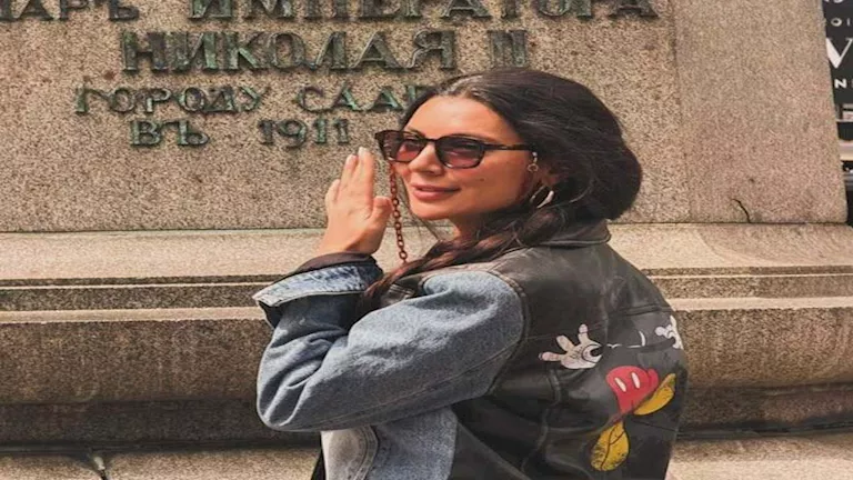 بسمة داود تخطف الأنظار مع زوجها هاني سرحان خلال رحلتهما في هولندا
