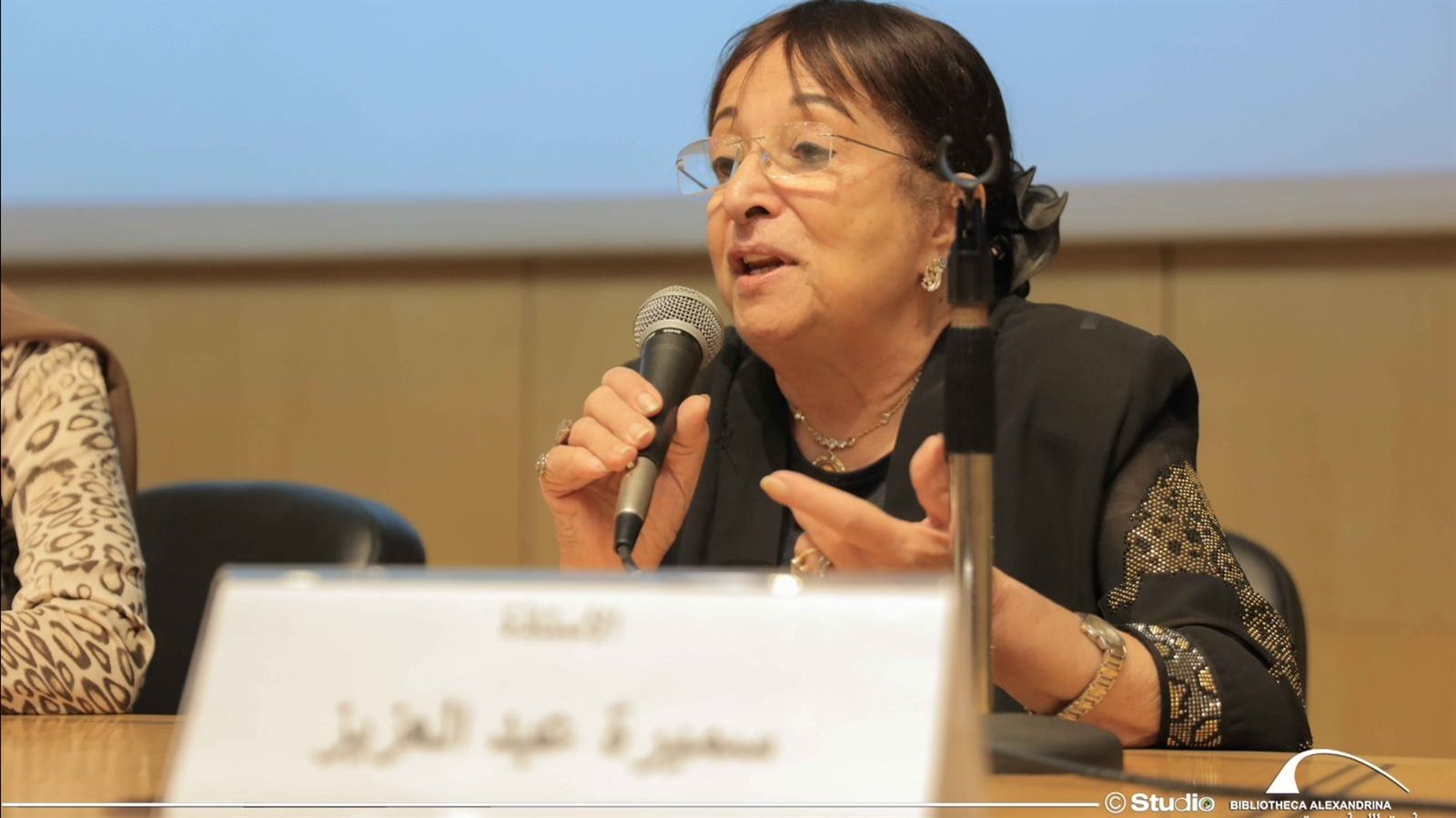 سميرة عبدالعزيز تفجر مفاجأة بشأن اعتزالها الفن