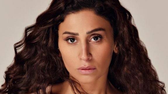مؤلفة اتنين غيرنا عن دينا الشربيني: خلطة من الشطارة وخفة الدم