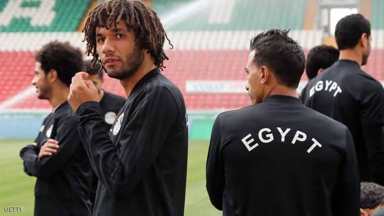 زوجة النني المغربية تحذف صورهما معا وتلغي متابعته