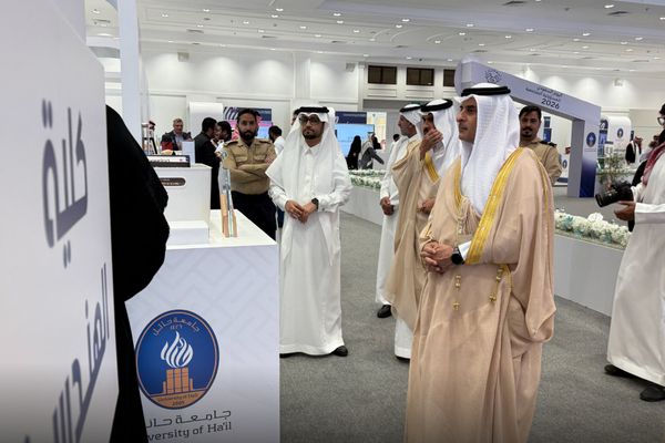 رئيس جامعة حائل يُدشّن معرض "اليوم السعودي للمسؤولية المجتمعية"