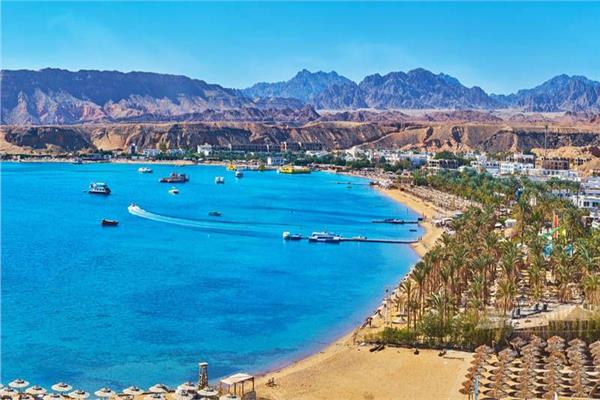 غرفة عمليات بالإدارة المركزية لشركات السياحة خلال إجازة عيد الفطر