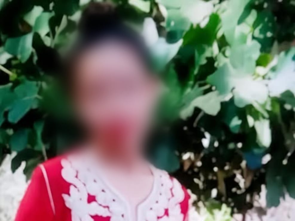 محفظة وفردة حذاء بجوار الوادي.. لغز اختفاء التلميذة “هبة” يهز أزيلال