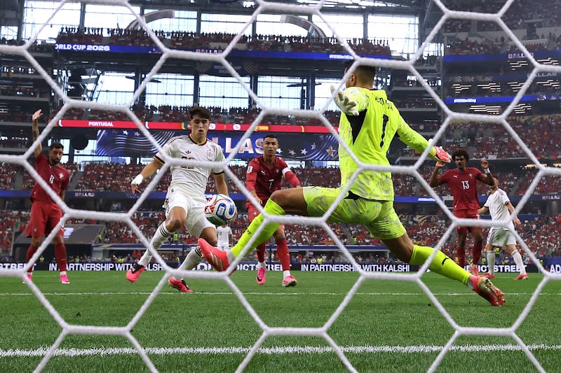 هدف إسباني في آخر اللحظات يخرج المنتخب البرتغالي من المونديال