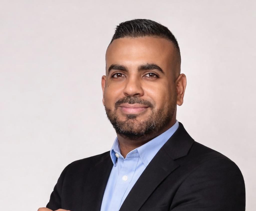 بين الروتين والطوارئ: علي إسماعيل يتولى منصب مدير إداري لإدارة أشير مع اندلاع الحرب
