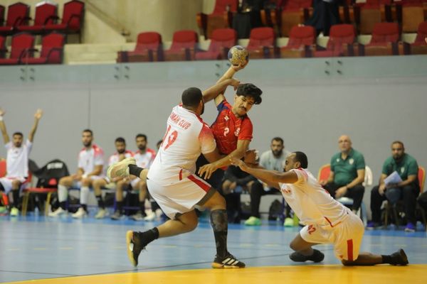 نادي عُمان يواصل تصدره لدوري الدرجة الأولى لكرة اليد