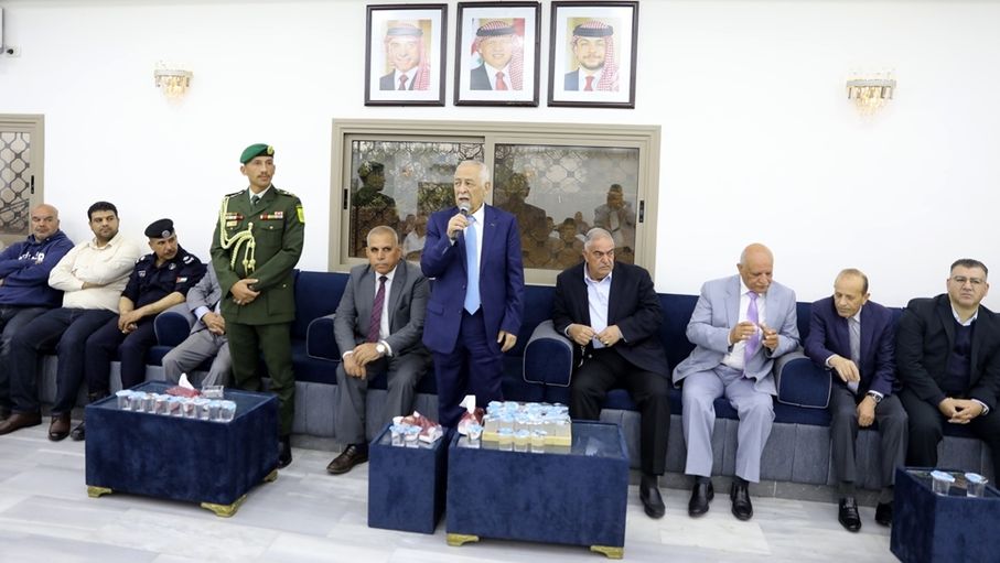 مندوبا عن الملك وولي العهد.. العيسوي يعزي عشيرة الفريحات