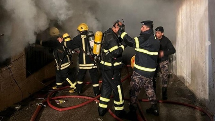 الامن العام :الدفاع المدني يخمد حريقاً شب في مستودع يحتوي على أخشاب في محافظة العاصمة
