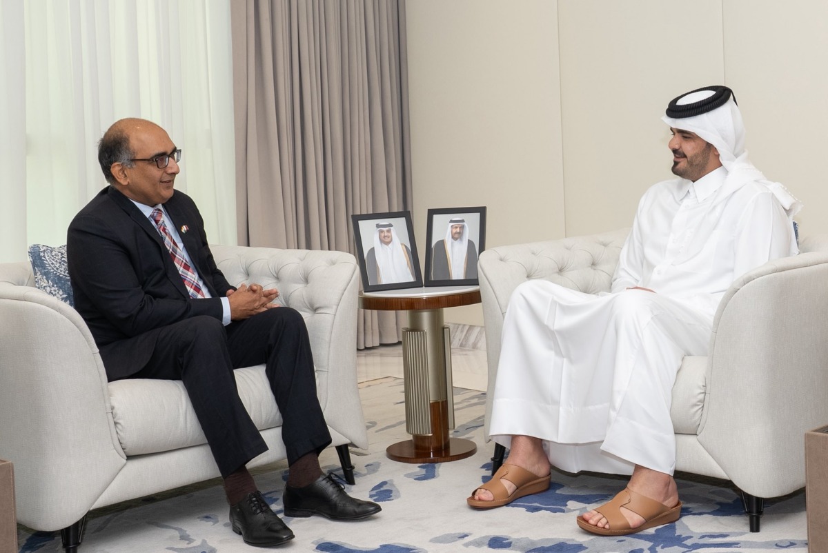 ‫ رئيس اللجنة الأولمبية القطرية يلتقي مع السفير الهندي