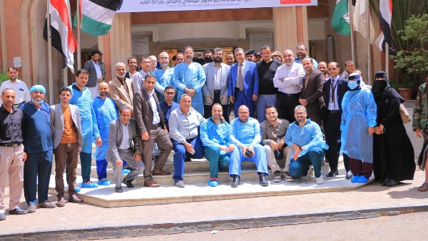 فريق طبي مصري يقود أول برنامج لتوطين زراعة الكبد في اليمن