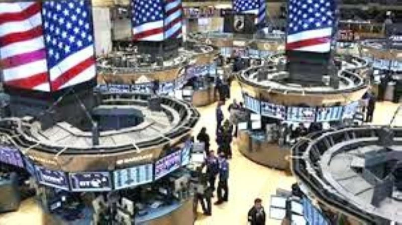 «داو جونز» يخسر 653 نقطة
