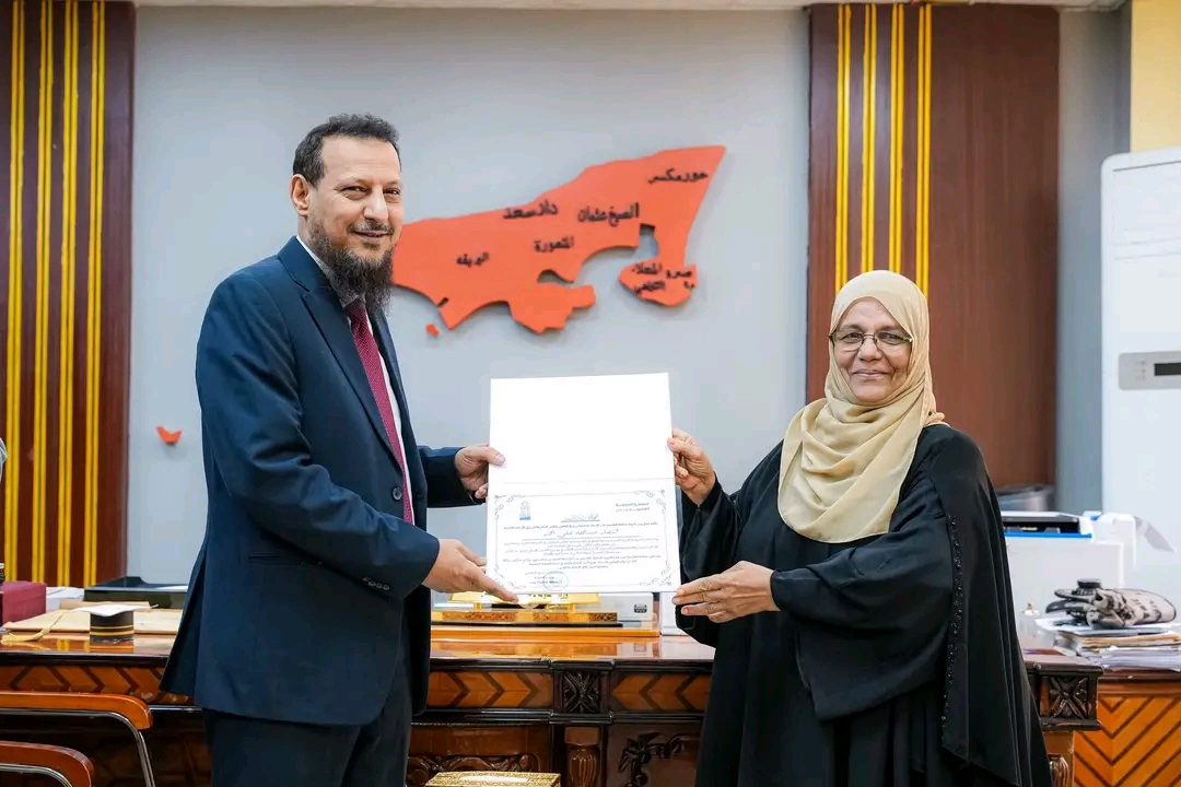 المحافظ عبد الرحمن شيخ يكرّم طلاب ثانوية خليفة الفائزين بالمسابقة الفكرية على مستوى مدارس العاصمة