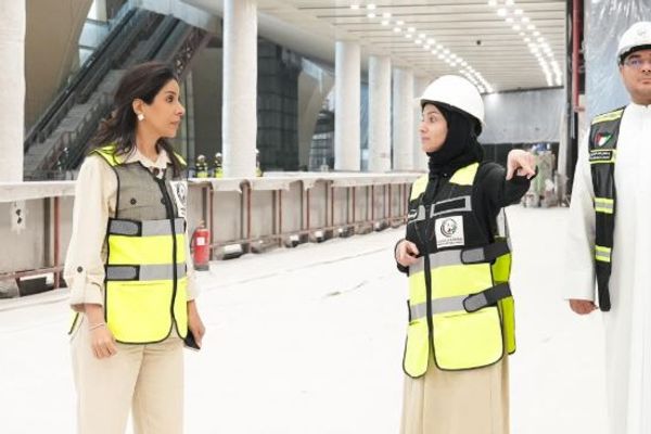 وزيرة الأشغال تتفقد مشروع مبنى T2 في المطار