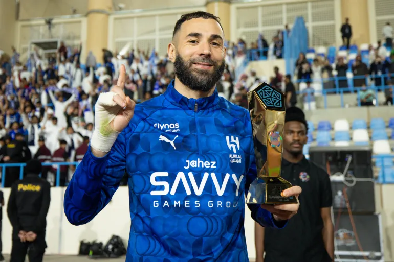 بنزيما يرد على الشائعات.. لماذا غادرت الاتحاد وما صحة عدم توديع زملائك؟