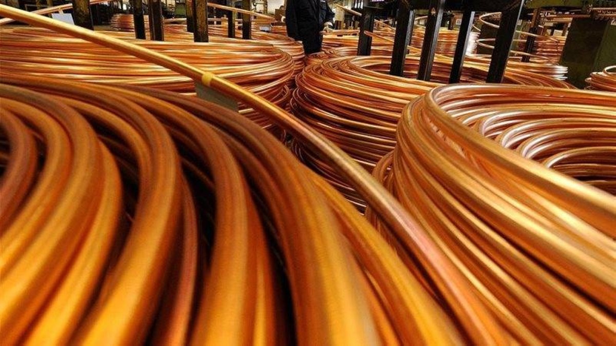 تباين أسعار النحاس مع ارتفاع المخزونات عالمياً