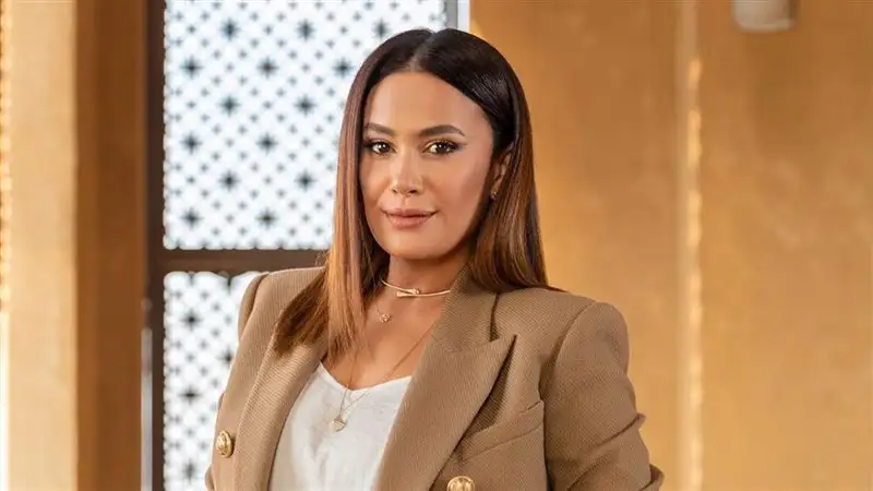 أستاذتى العظيمة بحبك.. هند صبري تغازل ميمي جمال