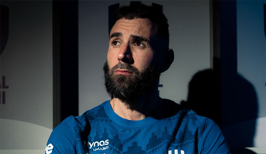 "الفيفا" يمنح ليون الفرنسي حصة من صفقة بنزيما