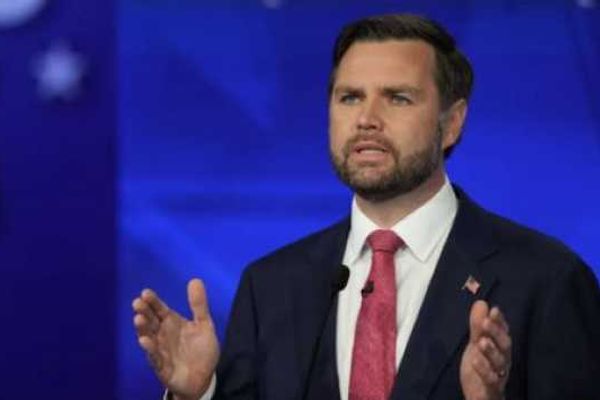 نائب ترامب: المفاوضات بشأن جرينلاند ستجرى على مدار الأشهر المقبلة