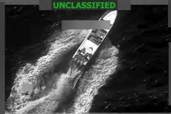 الجيش الأمريكي: قتيلان جراء ضربة استهدفت قارباً لتهريب المخدرات