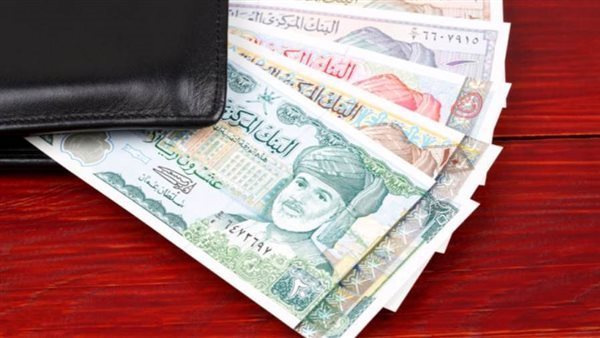 استقرار نسبي في سعر الريال العماني أمام الجنيه بالبنك المركزي مساء اليوم