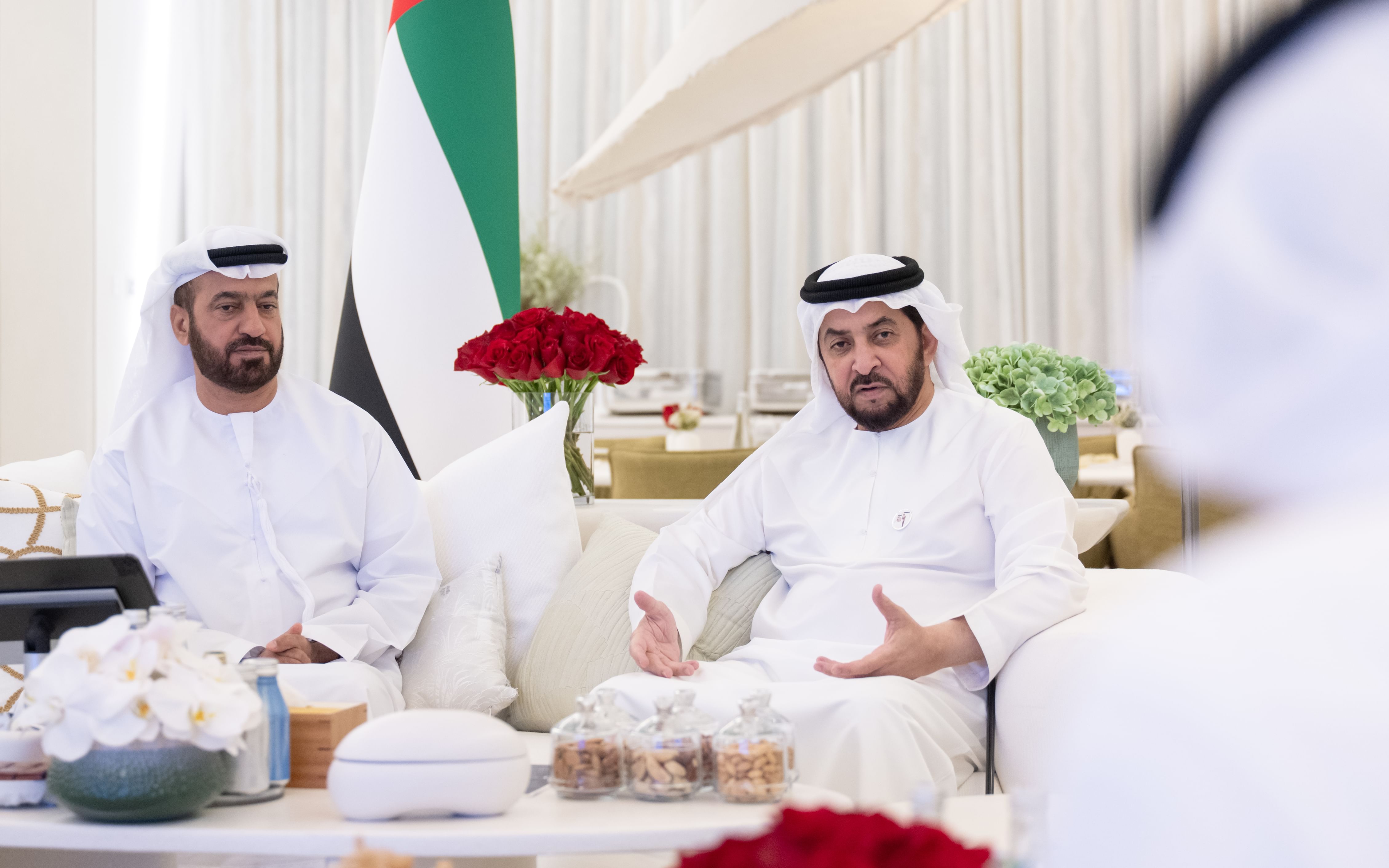 حمدان بن زايد.. يطلع على استعدادات العرض العسكري حصن الاتحاد 11 بمنطقة الظفرة