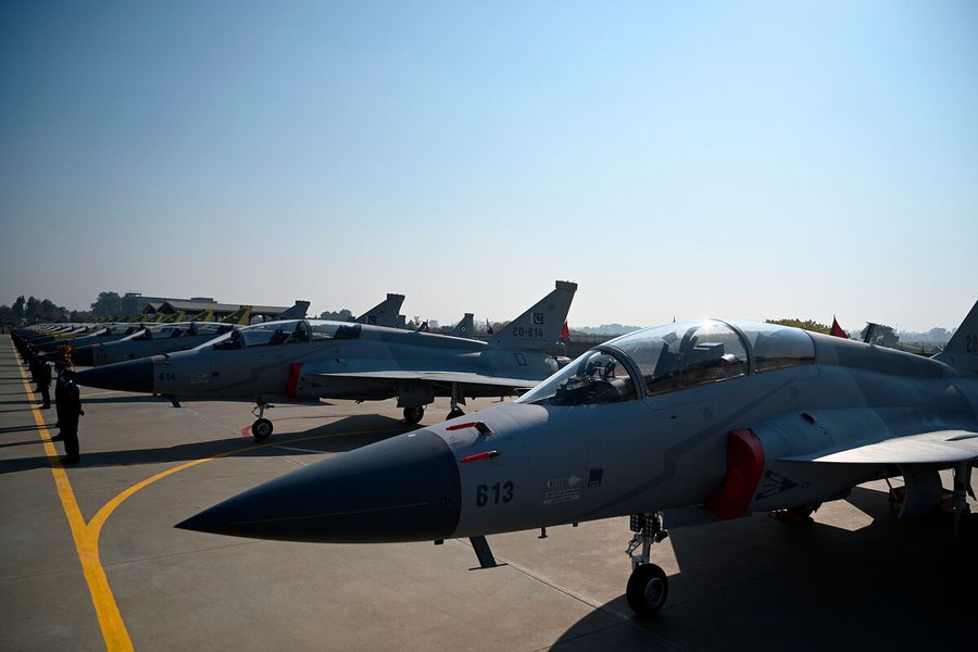 تقارير تشير إلى رغبة صومالية في شراء طائرات مقاتلة باكستانية من طراز JF-17