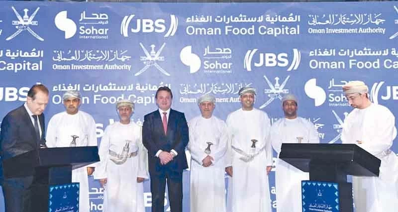 توقيع اتفاقية لتشغيل منشآت جديدة فـي سلطنة عمان لإنتاج اللحوم الحمراء والدواجن محليا وإنشاء مركز تصدير إقليمي نحو الأسواق العالمية