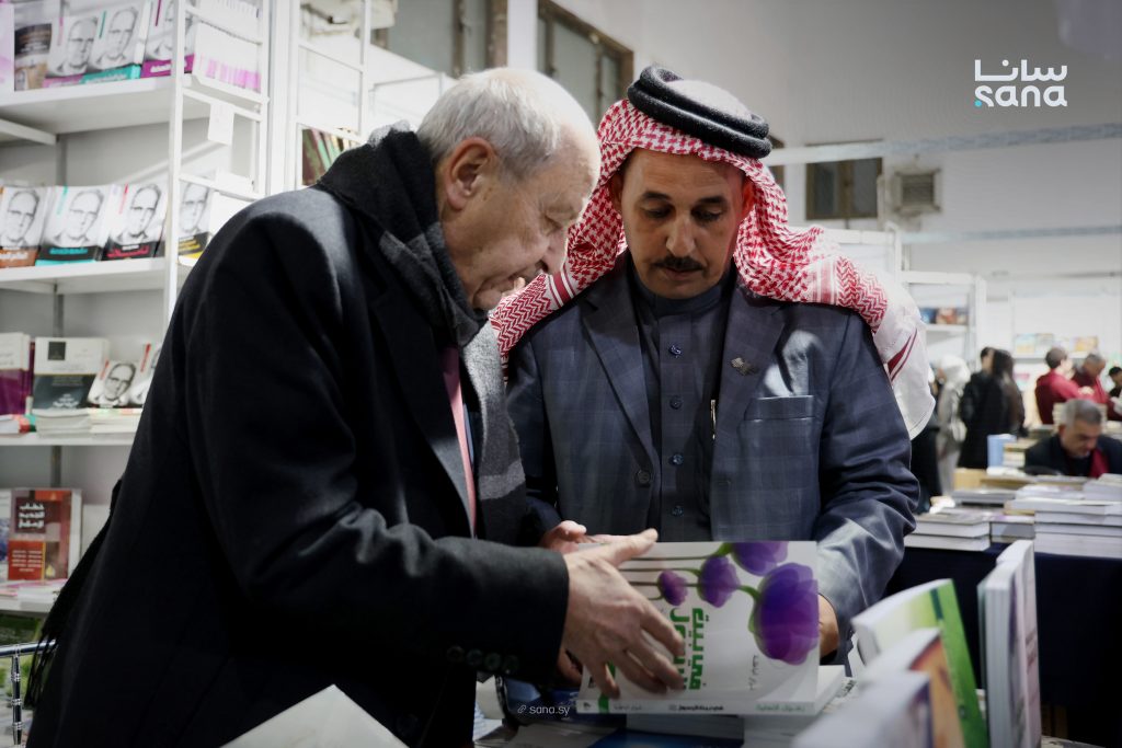 نزار أباظة يوقّع مجموعة من مؤلفاته الفكرية والأدبية في معرض دمشق الدولي للكتاب