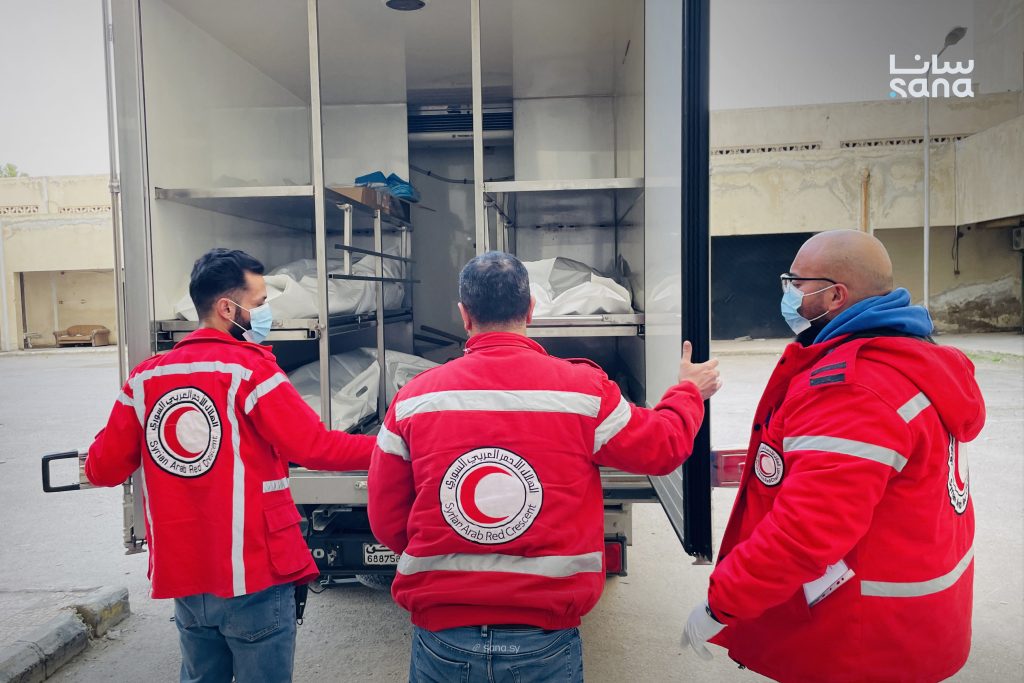 الهلال الأحمر يتسلّم جثامين ضحايا حادثة المتونة من مشفى الشرطة لنقلها إلى السويداء