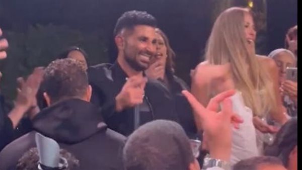 أول ظهور لـ أحمد سعد في زفاف نجل ريم مصطفى بعد أيام من حادث العين السخنة