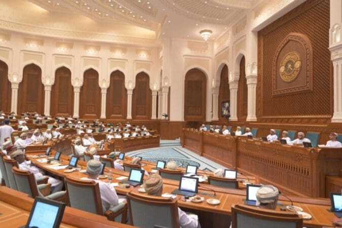 تغييرات حاسمة في قوانين العقارات والرياضة والجرائم الإلكترونية بعُمان!