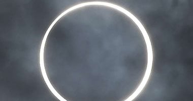 الكرة الأرضية على موعد مع ظاهرة فلكية نادرة.. الأرض تشهد كسوفا حلقيا للشمس مع نهاية شهر شعبان.. يمكن رؤيته فى موزمبيق وشيلي والأرجنتين والمحيط الهادئ والأطلسي.. لا يري فى مصر والظاهرة تتكرر فى 2027