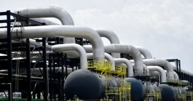 ارتفاع أسعار النفط بعد تحذيرات أمريكية للسفن المارة عبر مضيق هرمز من الاقتراب إيران