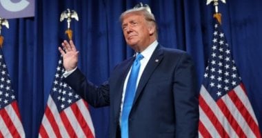 ترامب يتراجع عن «تأميم الانتخابات» ويدافع عن «اقتصاد دونالد»