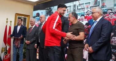 اتحاد كرة السلة يسلم النادى الأهلى كأس دورى المرتبط