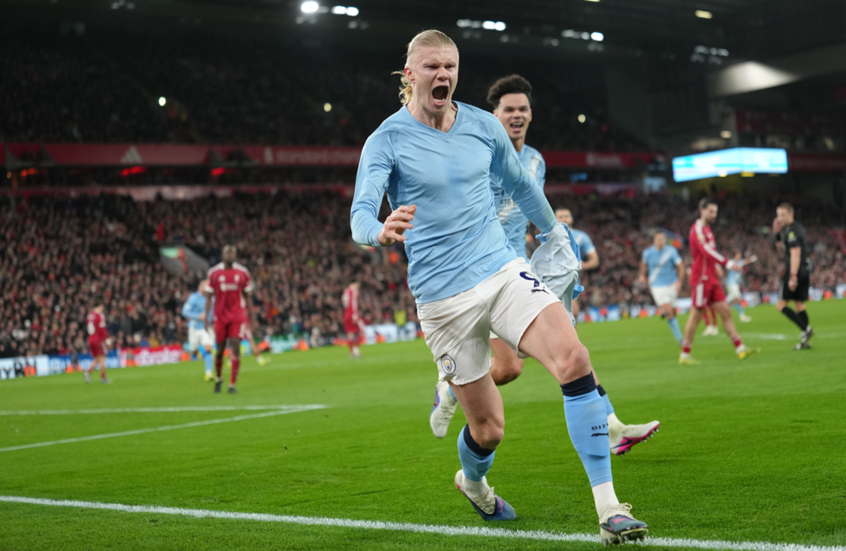 مانشستر سيتي يقلب الطاولة على ليفربول ويواصل مطاردة أرسنال على قمة الدوري الإنجليزي