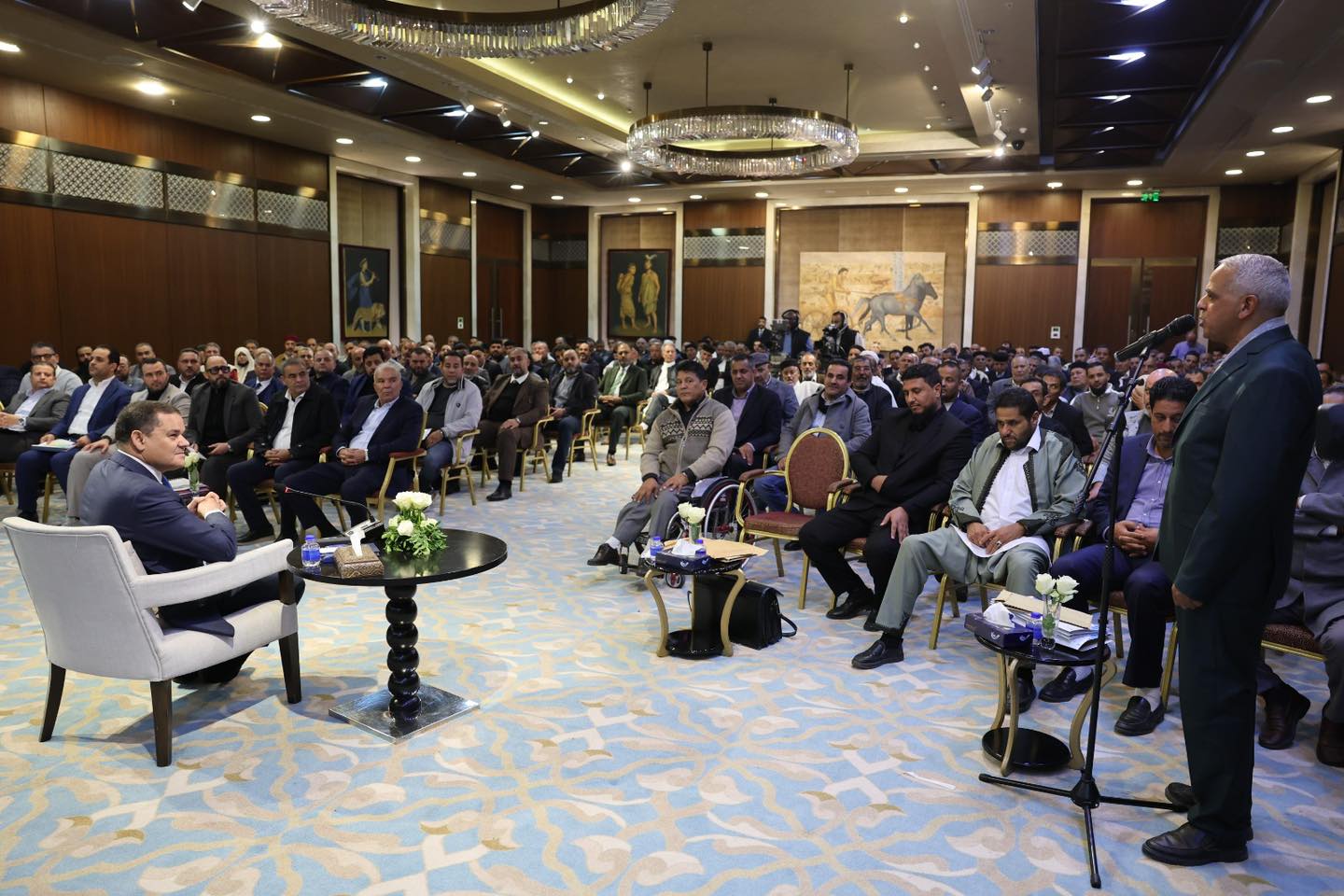 الدبيبة يناقش مع عمداء بلديات النواحي الأربع سير تنفيذ المشروعات الخدمية والتنموية في مختلف القطاعات الحيوية.