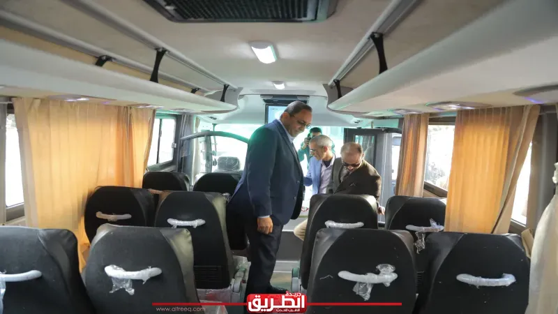 مزودة بإنترنت وشاشات عرض.. محافظ قنا يشهد تسليم 3 أتوبيسات للنقل الجماعي لتخفيف التكدس المروري
