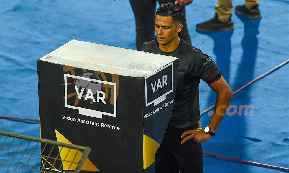 محمود وفا حكما لمباراة الأهلي والإسماعيلي