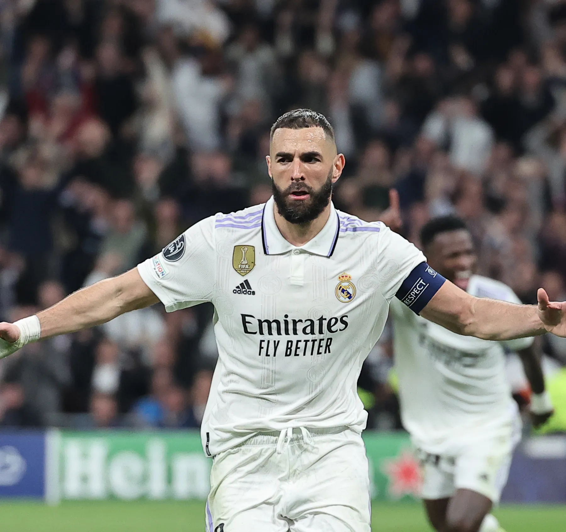 بالفيديو.. بنزيما يحصد الجائزة الأولى مع الهلال